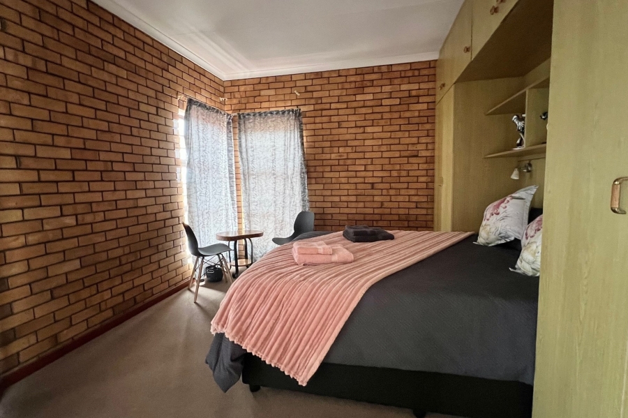 7 Bedroom Property for Sale in Wavecrest Eastern Cape